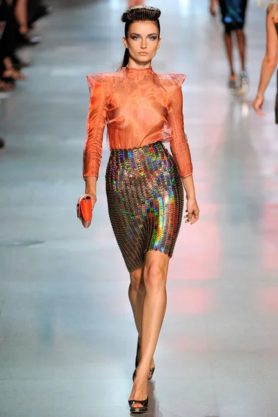 Look 14